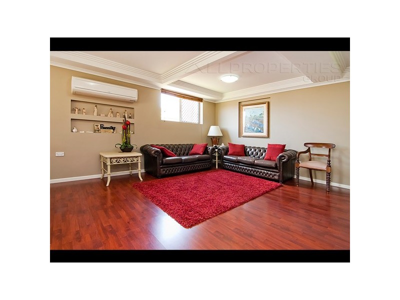 11 Le Grand Street, Macgregor QLD 4109