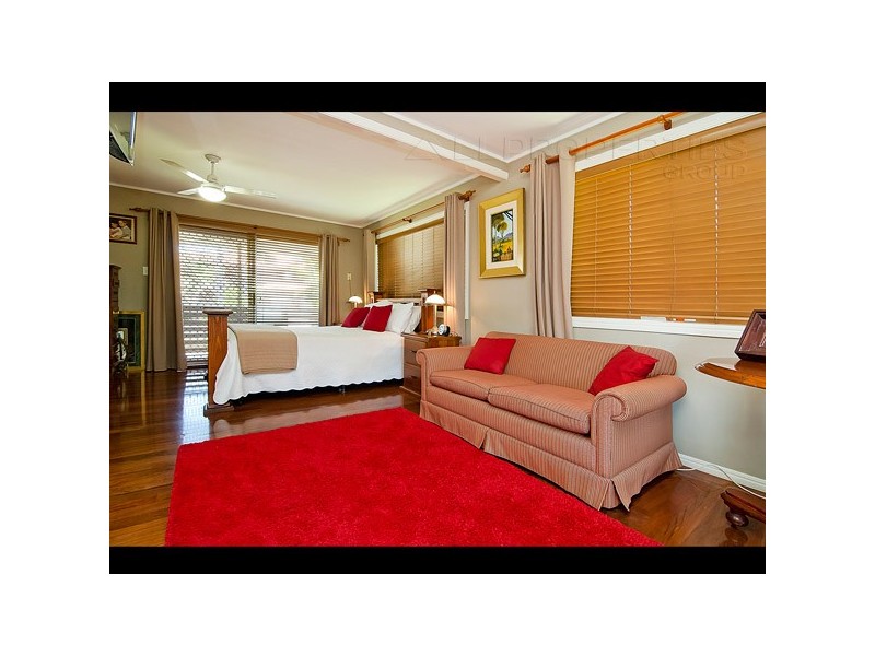 11 Le Grand Street, Macgregor QLD 4109