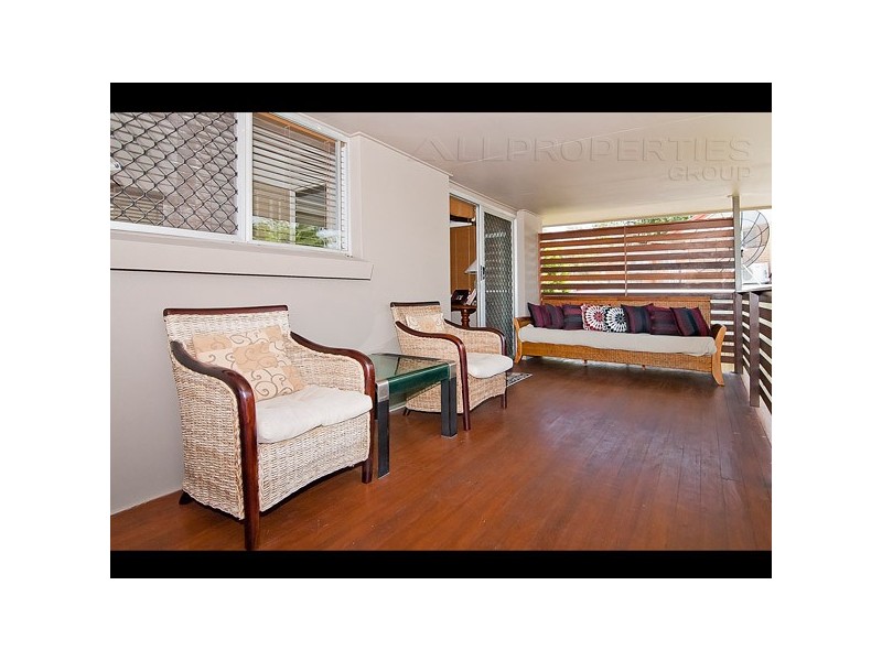 11 Le Grand Street, Macgregor QLD 4109