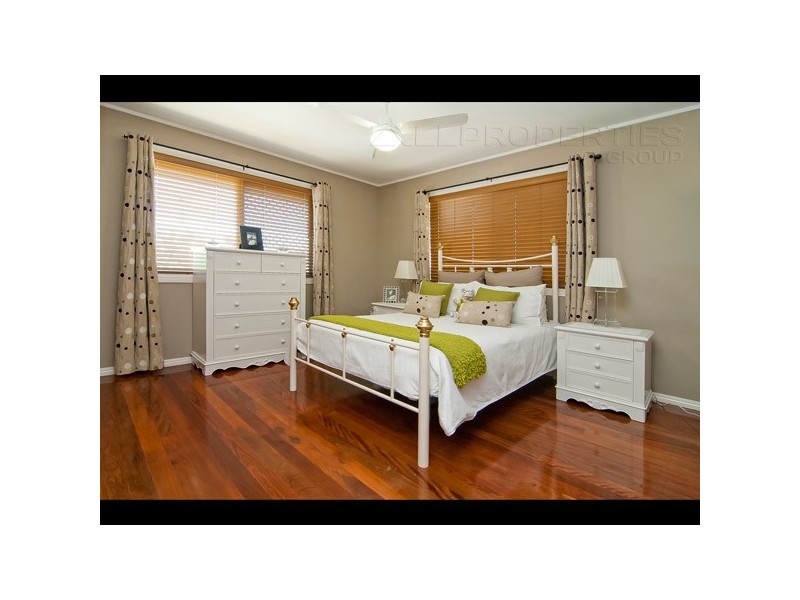 11 Le Grand Street, Macgregor QLD 4109