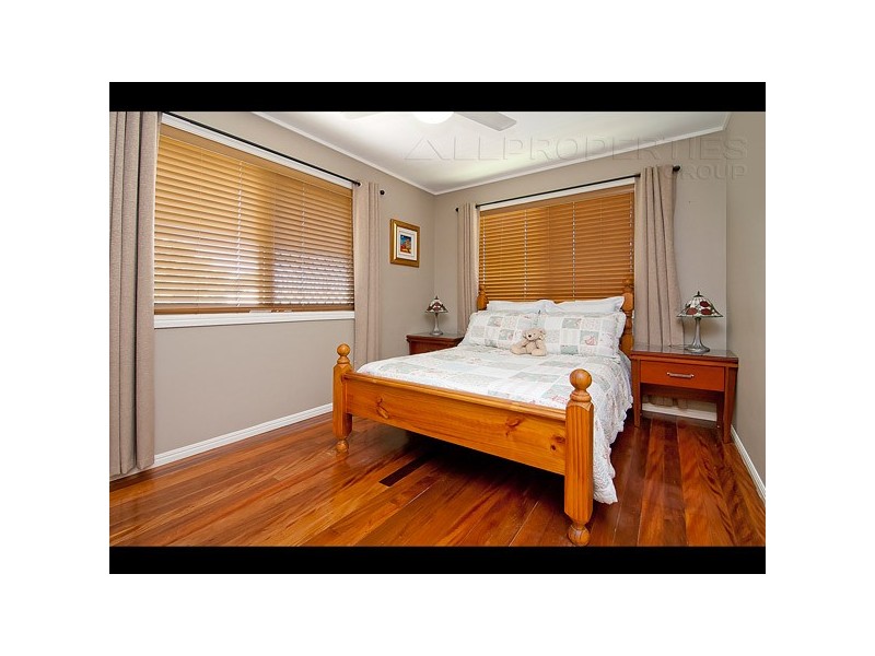 11 Le Grand Street, Macgregor QLD 4109