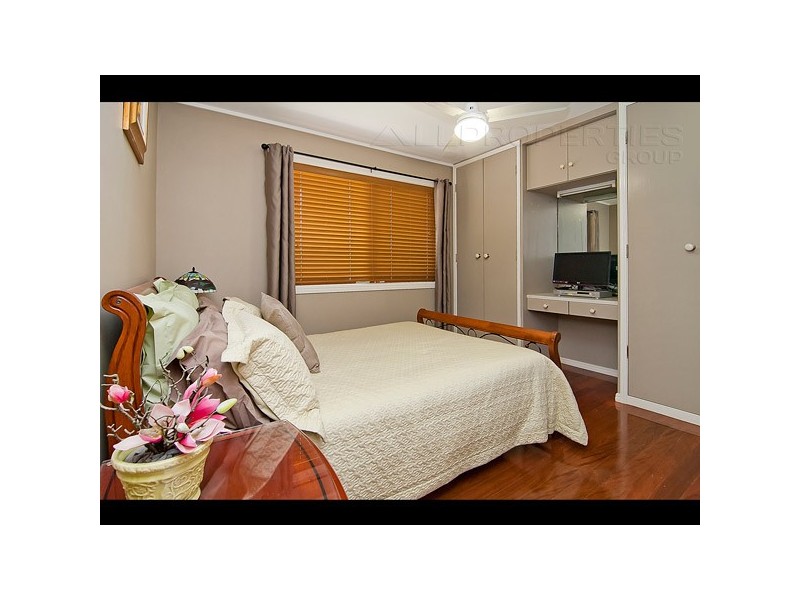 11 Le Grand Street, Macgregor QLD 4109