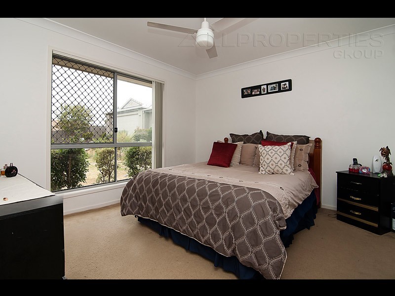 37 PAUL DRIVE, Regents Park QLD 4118