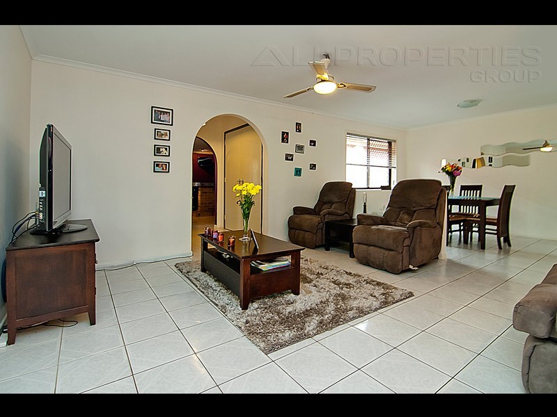 198 EMERALD DRIVE, Regents Park QLD 4118