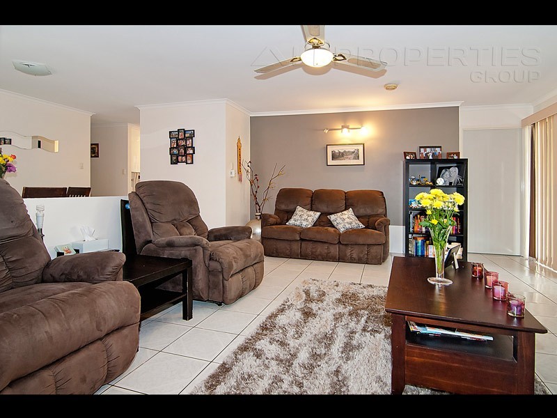 198 EMERALD DRIVE, Regents Park QLD 4118