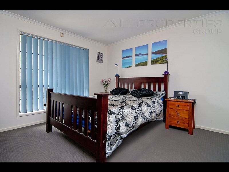 198 EMERALD DRIVE, Regents Park QLD 4118