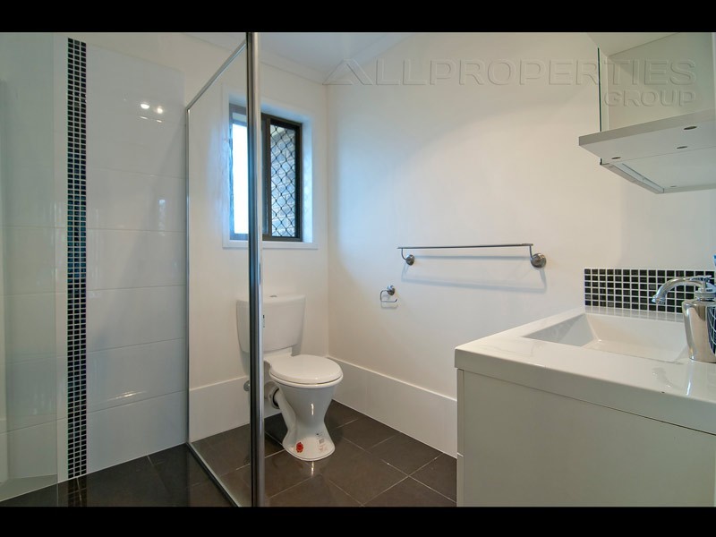 198 EMERALD DRIVE, Regents Park QLD 4118