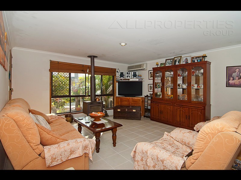 70 PARKROYAL CRES, Regents Park QLD 4118