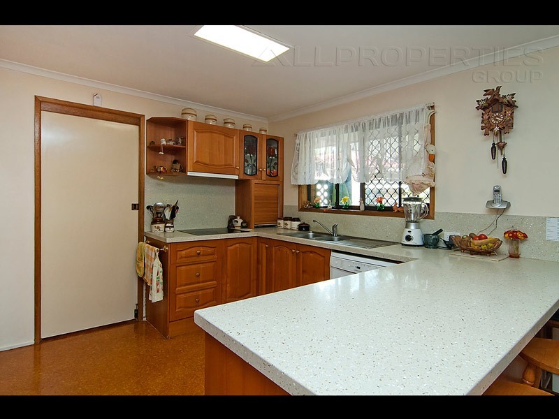 70 PARKROYAL CRES, Regents Park QLD 4118