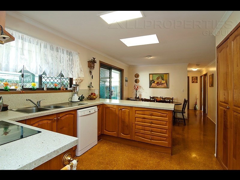 70 PARKROYAL CRES, Regents Park QLD 4118