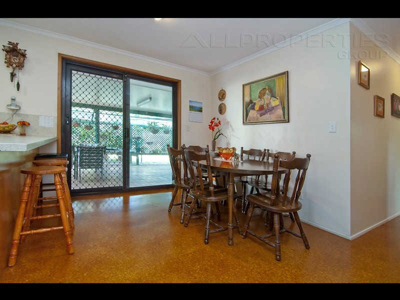 70 PARKROYAL CRES, Regents Park QLD 4118