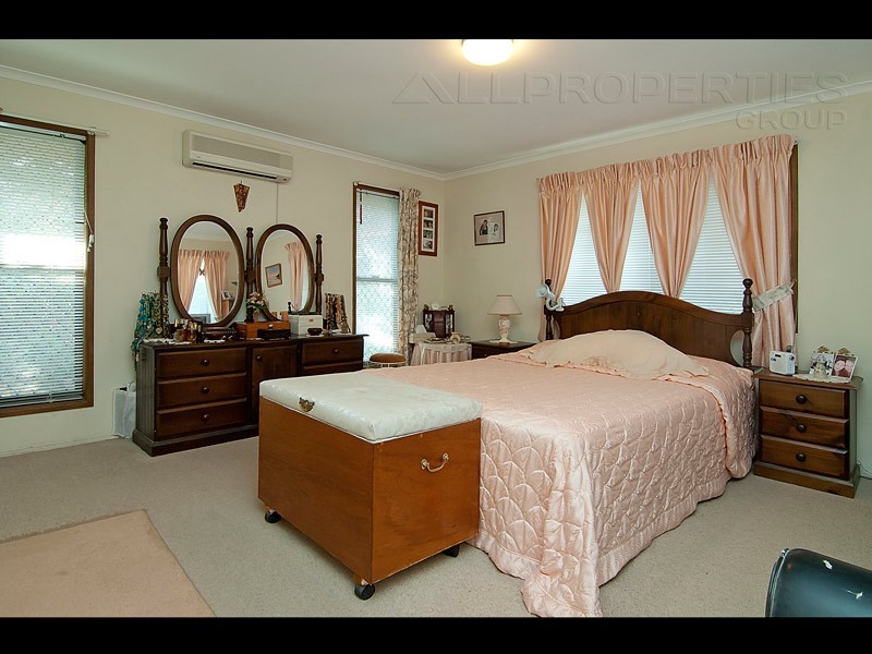70 PARKROYAL CRES, Regents Park QLD 4118