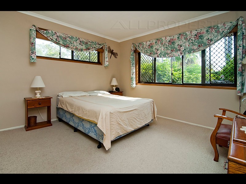 70 PARKROYAL CRES, Regents Park QLD 4118