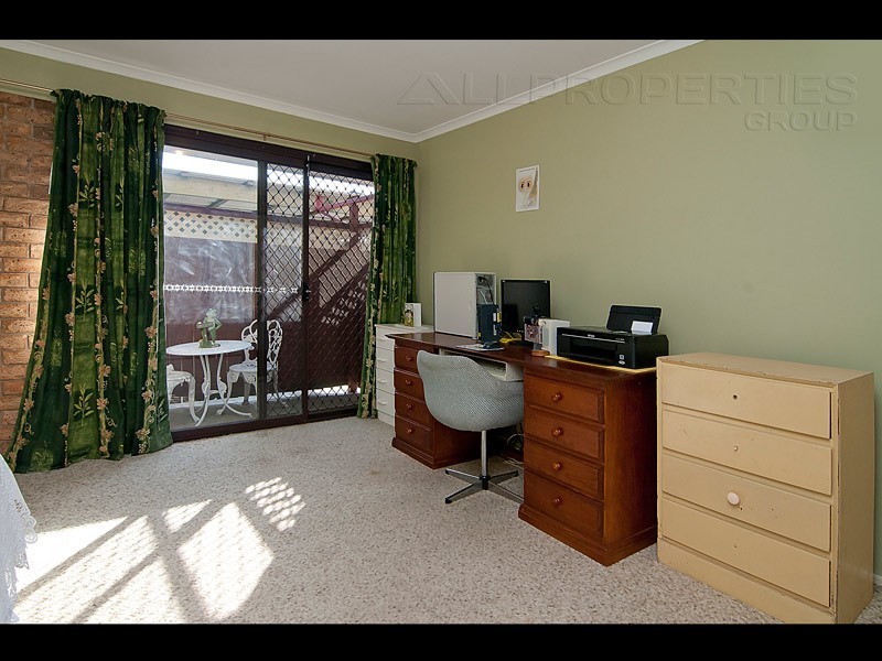 70 PARKROYAL CRES, Regents Park QLD 4118