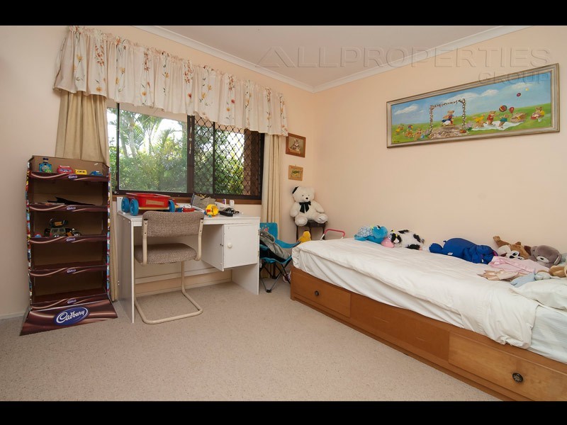 70 PARKROYAL CRES, Regents Park QLD 4118