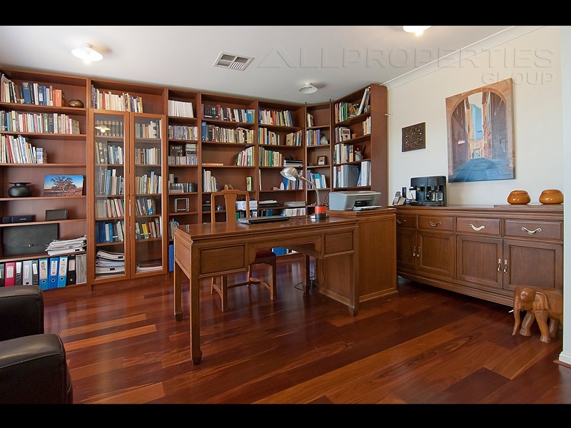 72 Parkwood Drive, Heathwood QLD 4110