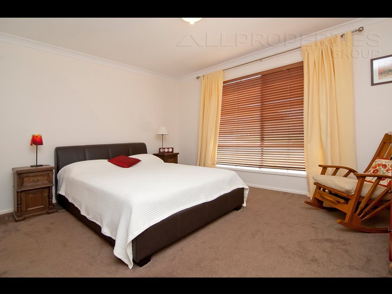 72 Parkwood Drive, Heathwood QLD 4110