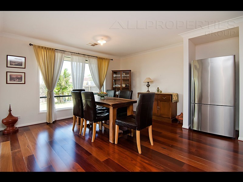 72 Parkwood Drive, Heathwood QLD 4110