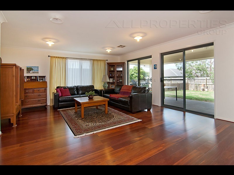 72 Parkwood Drive, Heathwood QLD 4110