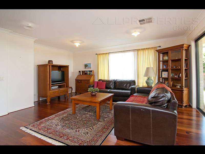 72 Parkwood Drive, Heathwood QLD 4110