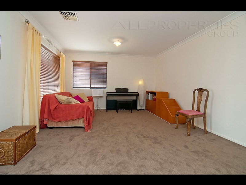 72 Parkwood Drive, Heathwood QLD 4110