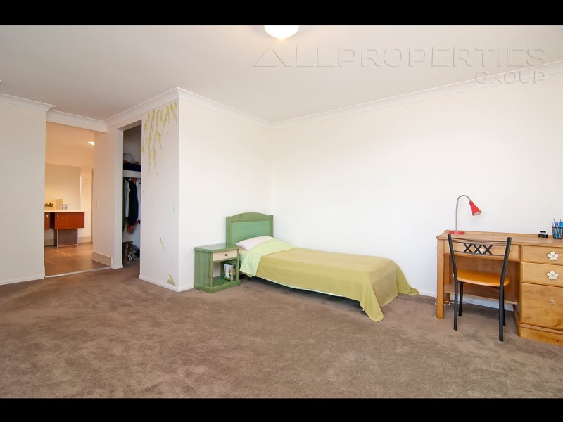 72 Parkwood Drive, Heathwood QLD 4110