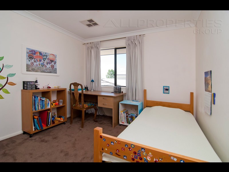 72 Parkwood Drive, Heathwood QLD 4110