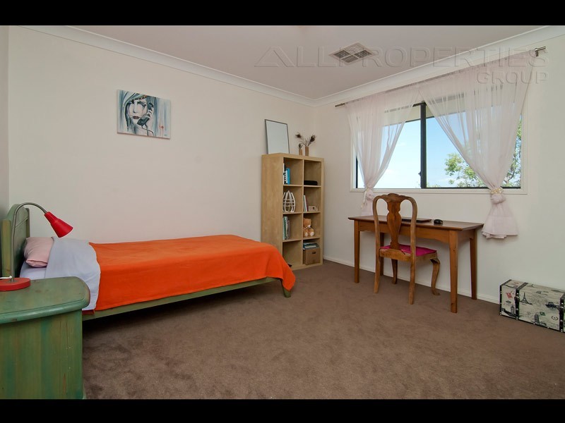 72 Parkwood Drive, Heathwood QLD 4110