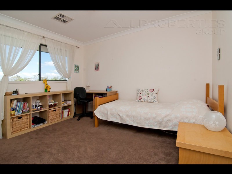 72 Parkwood Drive, Heathwood QLD 4110