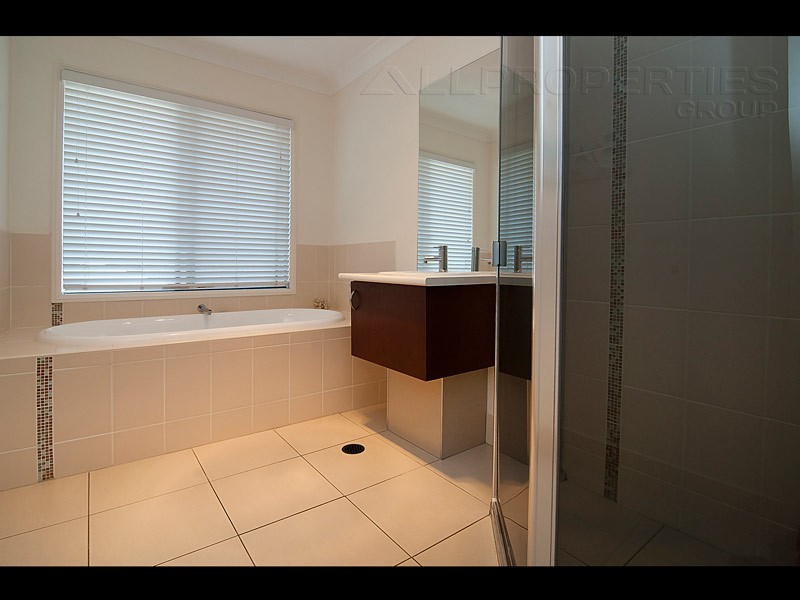 72 Parkwood Drive, Heathwood QLD 4110