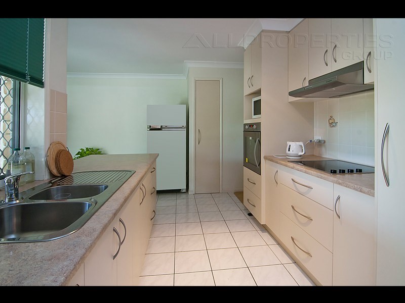 4 ARONIA COURT, Regents Park QLD 4118