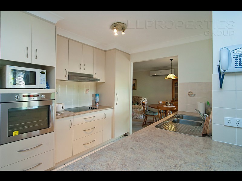 4 ARONIA COURT, Regents Park QLD 4118