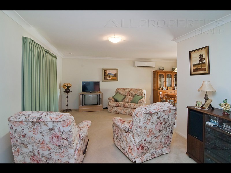 4 ARONIA COURT, Regents Park QLD 4118