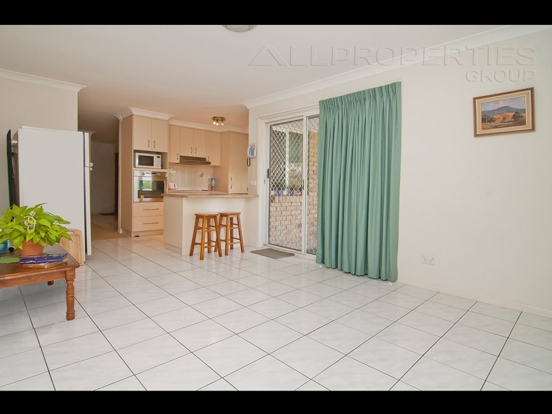 4 ARONIA COURT, Regents Park QLD 4118