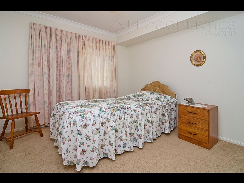 4 ARONIA COURT, Regents Park QLD 4118