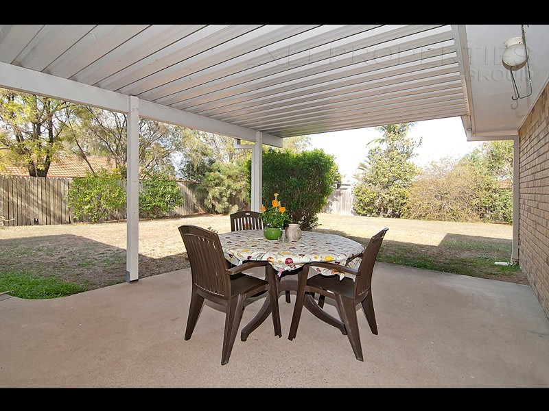 4 ARONIA COURT, Regents Park QLD 4118