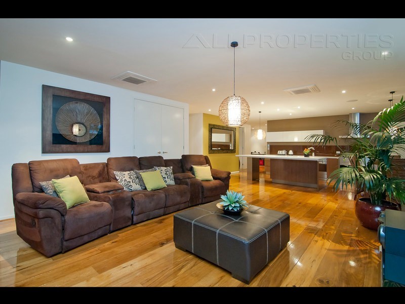 3 Tea Tree Street, Heathwood QLD 4110