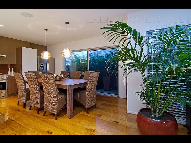 3 Tea Tree Street, Heathwood QLD 4110