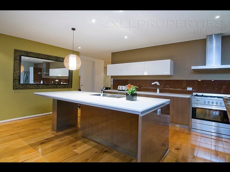 3 Tea Tree Street, Heathwood QLD 4110