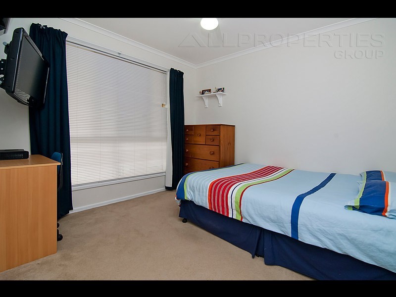 8 Learmonth Court, Hillcrest QLD 4118