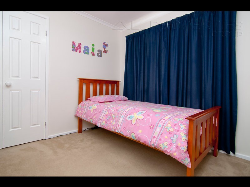 8 Learmonth Court, Hillcrest QLD 4118