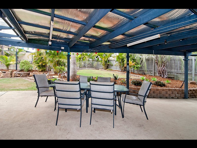 8 Learmonth Court, Hillcrest QLD 4118