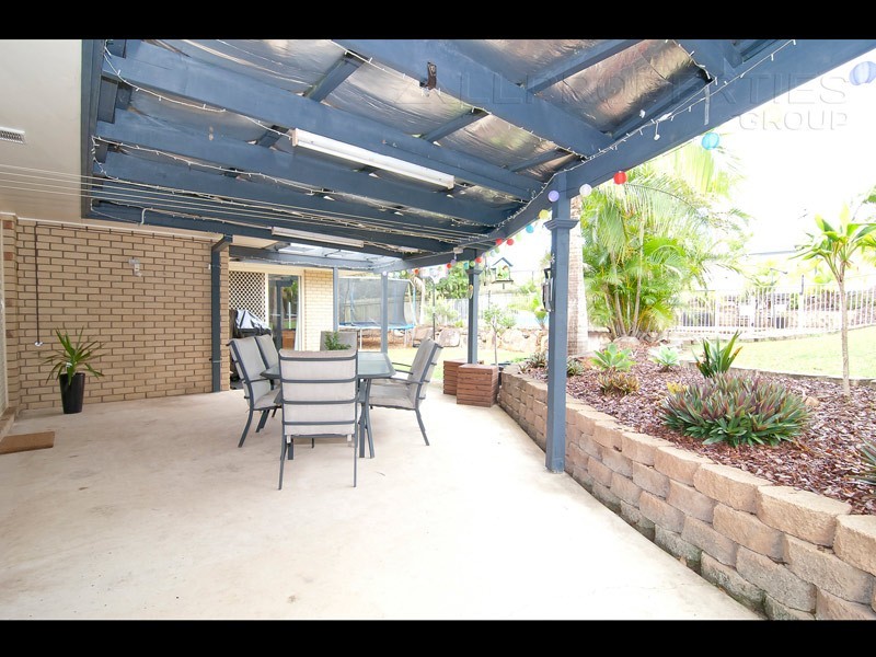 8 Learmonth Court, Hillcrest QLD 4118
