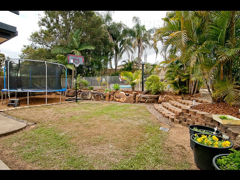 8 Learmonth Court, Hillcrest QLD 4118