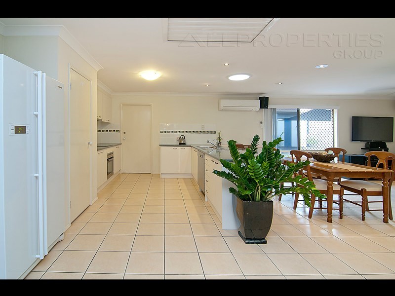56 Gibraltar Cct, Parkinson QLD 4115
