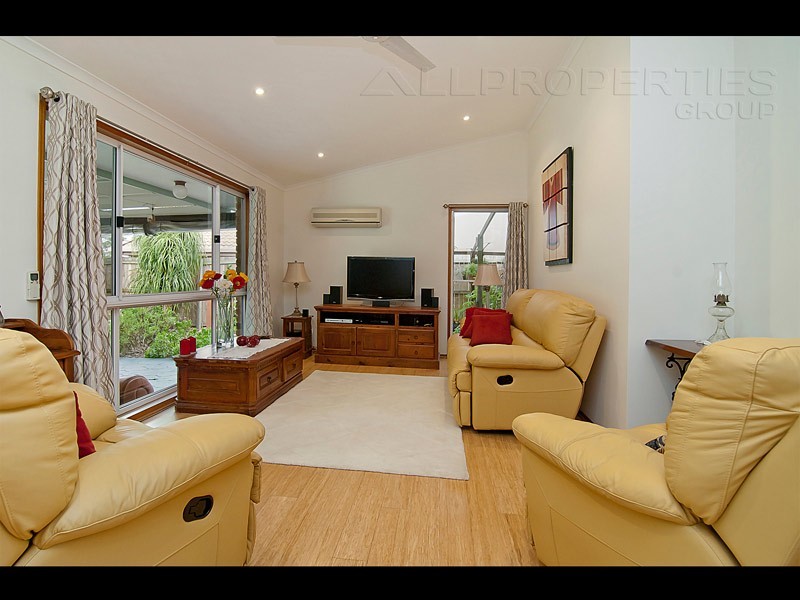 7 CIANTHUS STREET, Regents Park QLD 4118