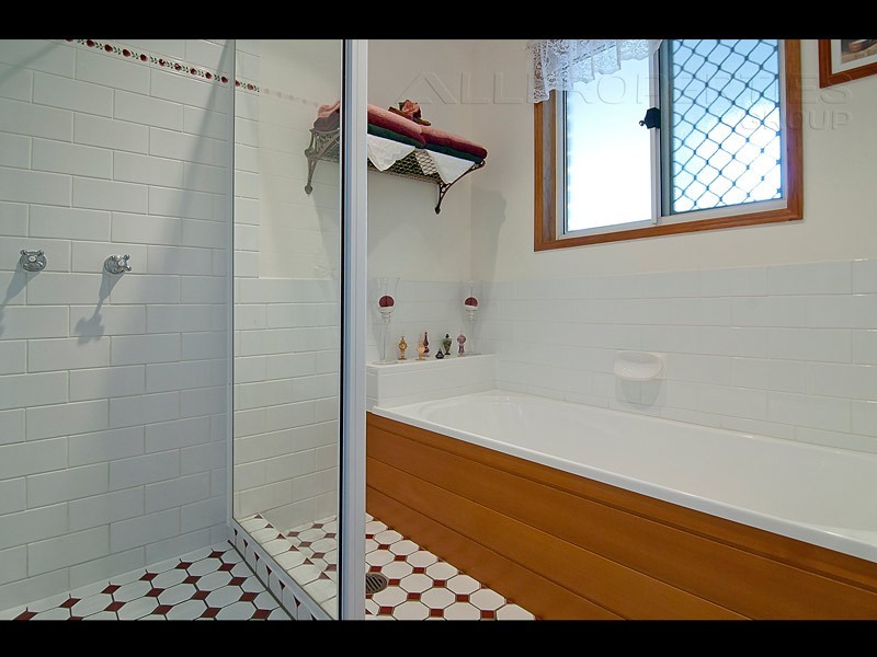 7 CIANTHUS STREET, Regents Park QLD 4118