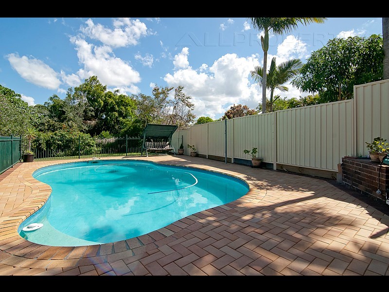 6 CYDONIA CT, Regents Park QLD 4118