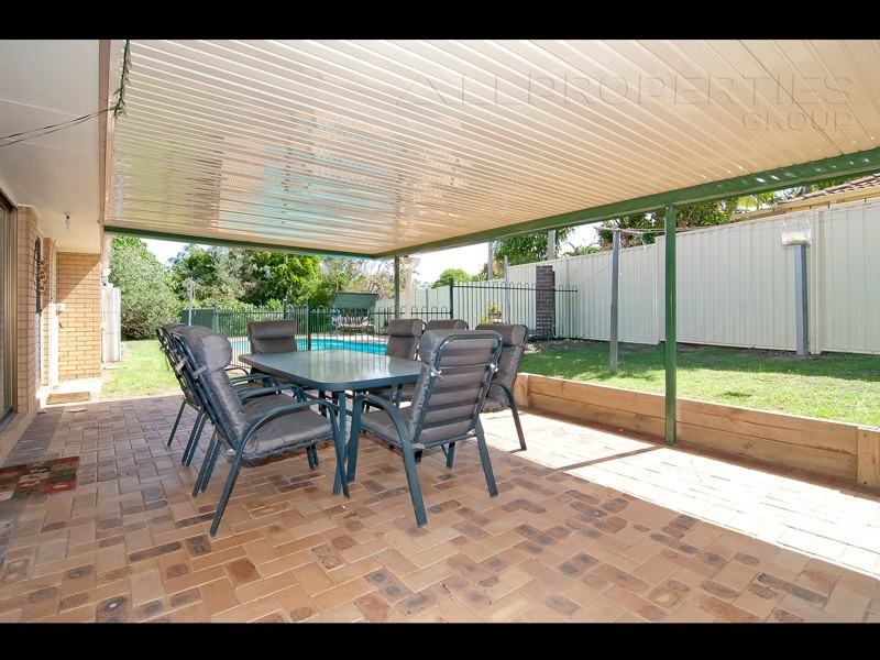 6 CYDONIA CT, Regents Park QLD 4118