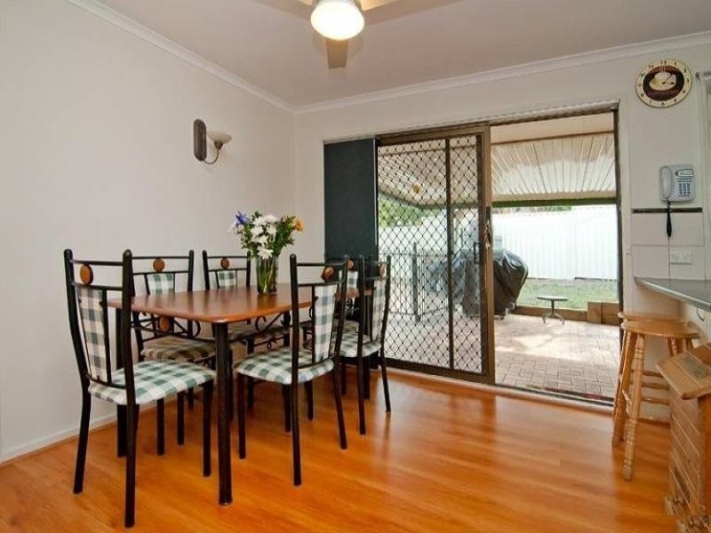 6 CYDONIA CT, Regents Park QLD 4118